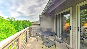 Apartment (2 Bedrooms) | Outdoor dining