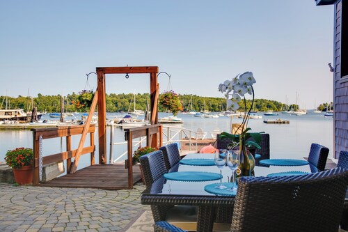 'heron Cottage' on Casco Bay w/ Deck & Boat Dock!