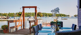 'heron Cottage' on Casco Bay w/ Deck & Boat Dock!