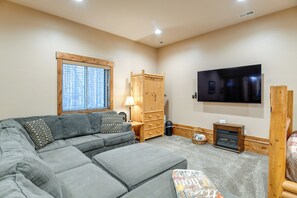 Interior - Adventurer's Studio ~ 20 Mi to West Yellowstone! (Island Park)