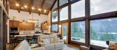 House (3 Bedrooms) | Interior