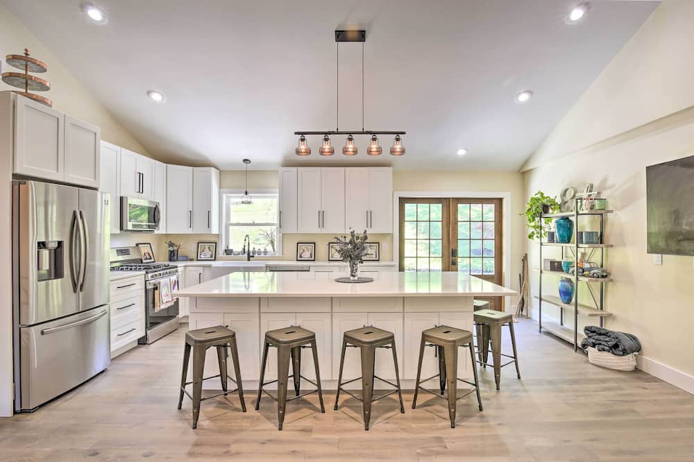 Modern NY Home w/ Views By Hudson Valley Hiking! - Pawling, NY