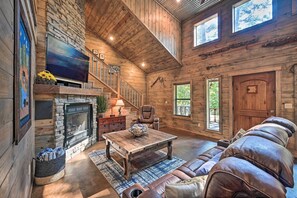 House (1 Bedroom) | Interior - Luxe Broken Bow Cabin w/ Tesla Charging Station (Broken Bow)