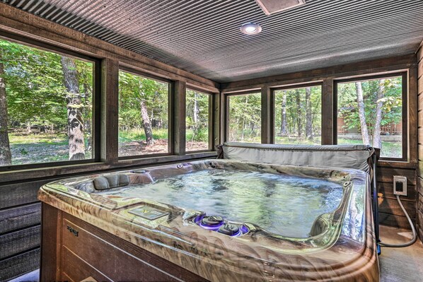 House (1 Bedroom) | Interior - Luxe Broken Bow Cabin w/ Tesla Charging Station (Broken Bow)