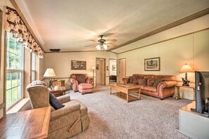 House (3 Bedrooms) | Interior