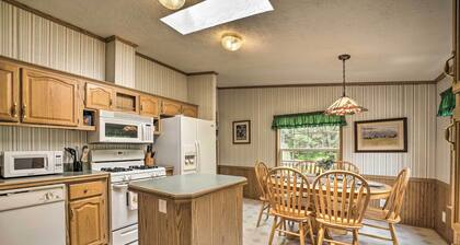 Deck, Fire Pit & Yard: Mountain Escape!