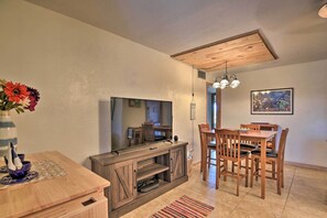 Apartment (2 Bedrooms) | Interior - New Smyrna Beach Townhome: Steps to Ocean! (New Smyrna Beach)