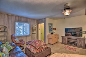Apartment (2 Bedrooms) | Interior - New Smyrna Beach Townhome: Steps to Ocean! (New Smyrna Beach)