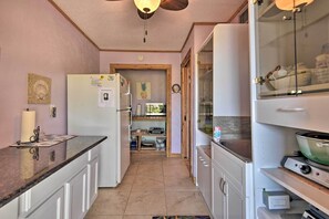 Apartment (2 Bedrooms) | Interior - New Smyrna Beach Townhome: Steps to Ocean! (New Smyrna Beach)