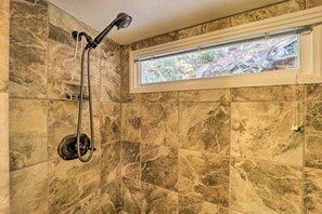 Bathroom - 'cattail Creek' Escape, 44 Mi to Mt Mitchell! (Burnsville)