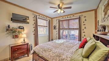 House (3 Bedrooms) | 3 bedrooms, laptop workspace, iron/ironing board, bed sheets