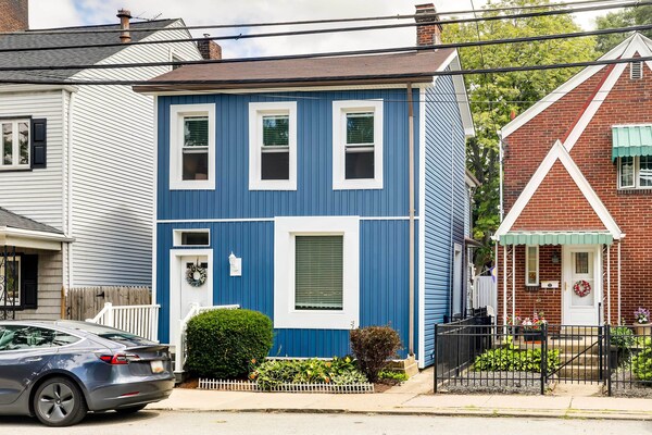 Walk To Walnut St: Pet-friendly Pittsburgh Home! - Pittsburgh, PA