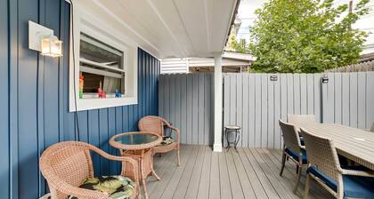 Walk to Walnut St: Pet-friendly Pittsburgh Home!