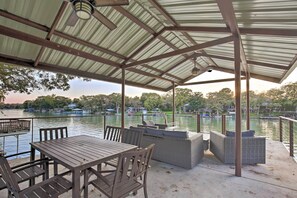 Outdoor dining - Lake Placid Paradise w/ Dock, Grill & Kayaks! (Seguin)