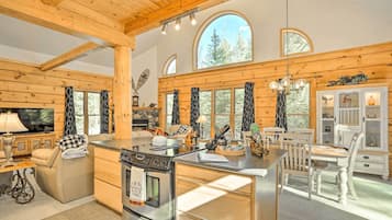 House (3 Bedrooms) | Interior