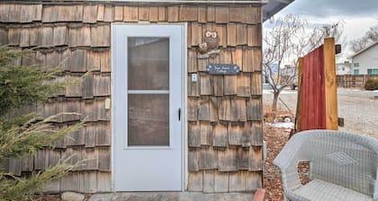 Quaint & Cozy Cottage: 3 Mi to Palisade Wineries!