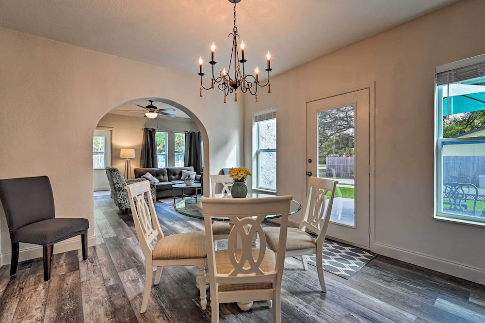 Walk to Dtwn: Winter Garden Home w/ Patio - Deer Island, FL