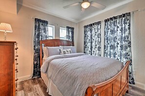 Interior - Walk to Dtwn: Winter Garden Home w/ Patio (Winter Garden)