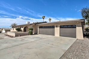 Interior - Modern Lake Havasu Retreat: Lake & Mountain Views! (Lake Havasu City)
