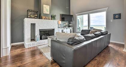 New! Modern Lake Livingston Townhome: Water Views!