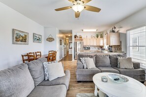 Apartment (3 Bedrooms) | Interior - Carolina Beach Condo With Deck: Steps to Shore! (Carolina Beach)