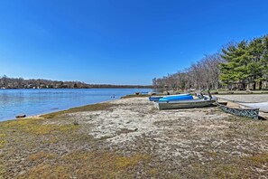 Beach - Pet-friendly Home w/ Private Hot Tub & Lake Access (Tobyhanna)