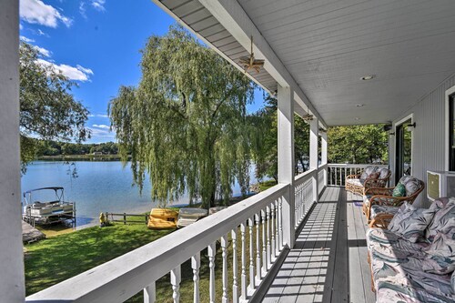 Cozy Lakefront Lapeer House w/ 2 Paddle Boats!