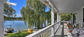 Cozy Lakefront Lapeer House w/ 2 Paddle Boats!