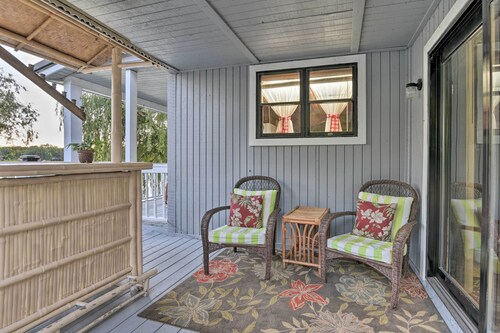 Cozy Lakefront Lapeer House w/ 2 Paddle Boats!