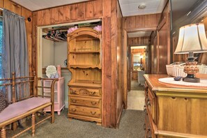 Interior - Cozy Lakefront Lapeer House w/ 2 Paddle Boats! (Lapeer)