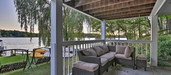 Cozy Lakefront Lapeer House w/ 2 Paddle Boats!