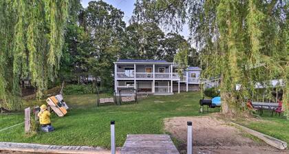Cozy Lakefront Lapeer House w/ 2 Paddle Boats!