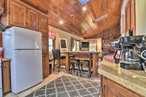 Casa (3 Bedrooms) | Cocina privada | Microondas, trona infantil y especias