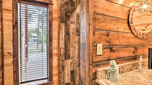 Interior - Broken Bow Cabin w/ Hot Tub & Outdoor Fireplace! (Broken Bow)