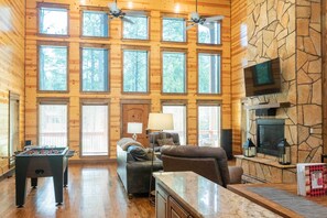 TV, fireplace - Broken Bow Cabin w/ Hot Tub & Outdoor Fireplace! (Broken Bow)
