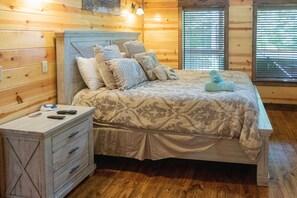 Room - Broken Bow Cabin w/ Hot Tub & Outdoor Fireplace! (Broken Bow)