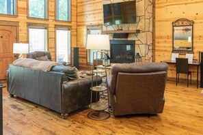 TV, fireplace - Broken Bow Cabin w/ Hot Tub & Outdoor Fireplace! (Broken Bow)