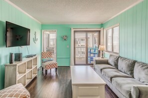 Apartment (2 Bedrooms) | Interior - 3 Mi to Broadway at the Beach: Oceanfront Getaway! (Myrtle Beach)