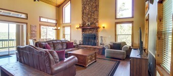 Mtn-view Hilltop Hideaway w/ Deck in Show Low