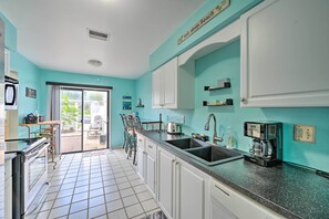 Microwave, oven, stovetop, coffee grinder - Condo With Pool Access, 4 Miles to Beaches! (Bonita Springs)