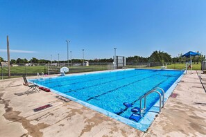 Interior - Elwood Townhome w/ Patio - 7 Mi to Johnson Lake (Elwood)