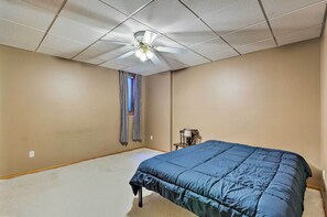 Apartment (4 Bedrooms) | Interior - Elwood Townhome w/ Patio - 7 Mi to Johnson Lake (Elwood)