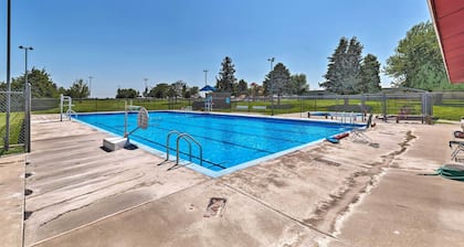 Elwood Townhome w/ Patio - 7 Mi to Johnson Lake