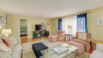 Cottage (3 Bedrooms) | Front of property