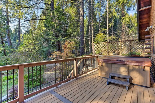 Near Vineyards: Cabin w/ Hot Tub in Pollock Pines!