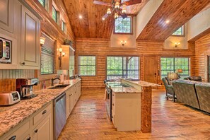 House (2 Bedrooms) | Private kitchen | Microwave, oven, stovetop, dishwasher - Catcha Fallin Star - 2 Bedroom Suites & Fire Pit (Broken Bow)