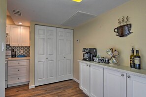 Apartment (2 Bedrooms) | Interior - Mccormick Ranch Retreat - 3 Mi to Talking Stick! (Scottsdale)