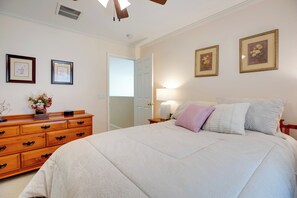ํ์ฐ์ค (3 Bedrooms) | ๋ด๋ถ
