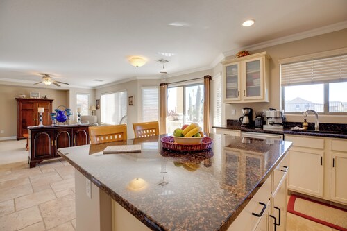 Golfer's Oasis w/ Balcony & BBQ in San Tan Valley