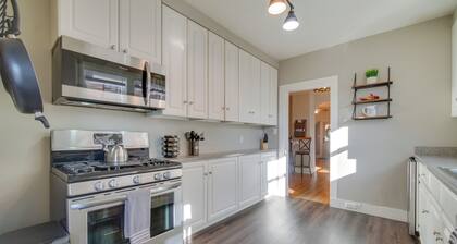 Charming Getaway, Walk to Windsor Lake & Downtown!